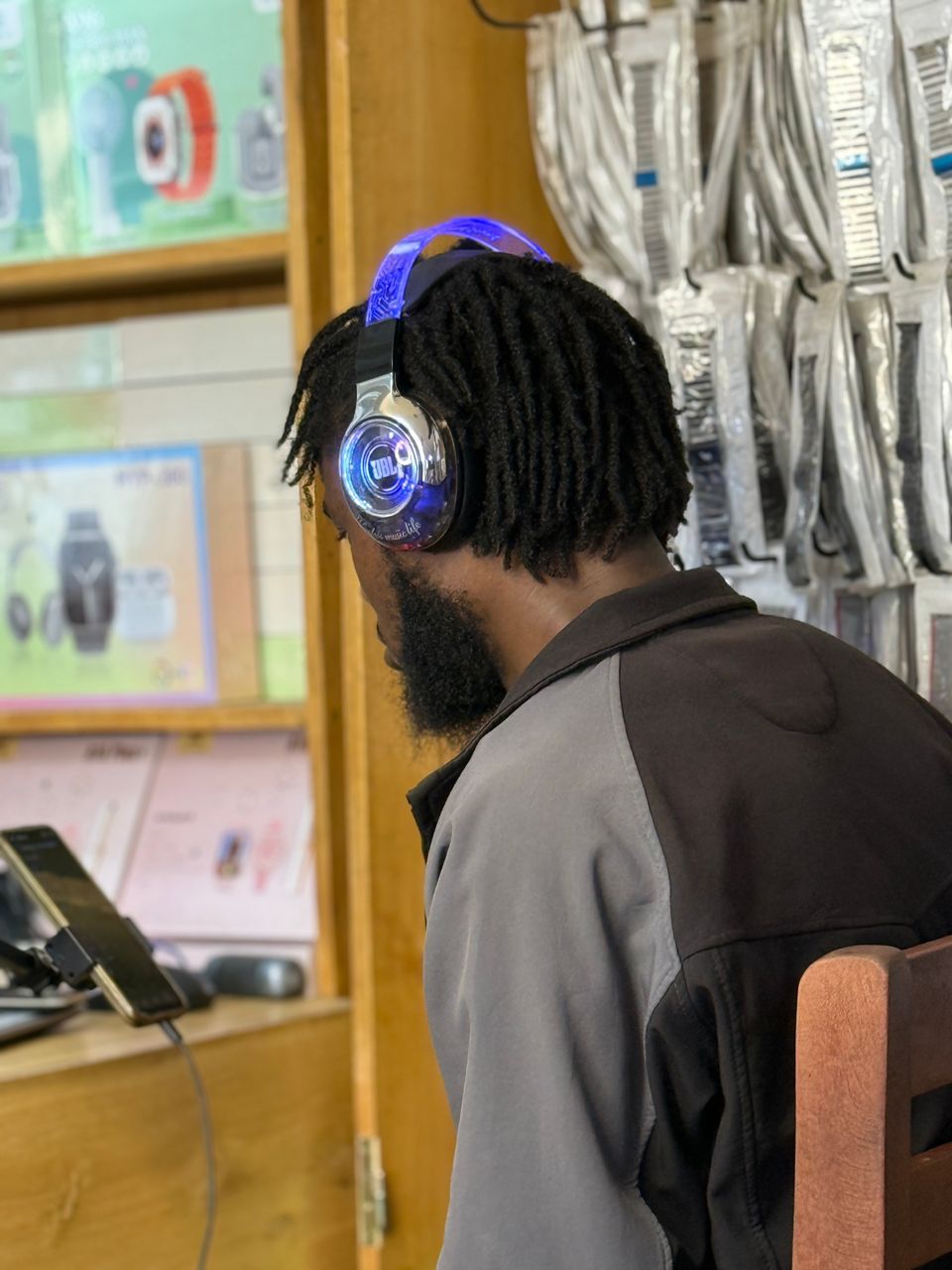 Casque JBL Tune 710BT (Sans Fil, Circum-aural)